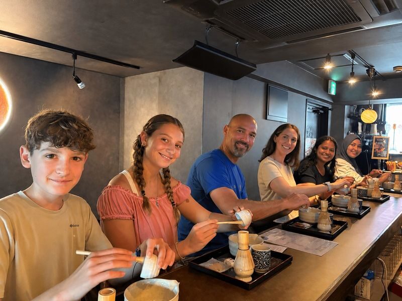 Pure Matcha Tasting & Latte-Making Workshop in Shibuya, Tokyo - A relaxed room, with a few limits