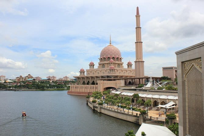 Putrajaya Boat Cruise, with Lunch, Prime Minister Office, Putra and Pink Mosques - Key Points