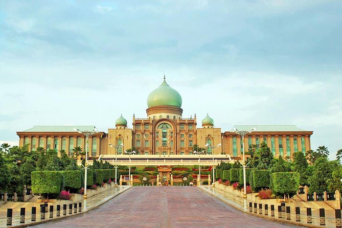 Putrajaya City, Bridges & Batu Caves with Professional Tour Guide - FAQ