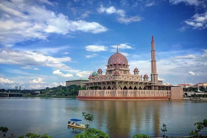 Putrajaya City Tour from Kuala Lumpur with Batu Caves Stopover - Key Points