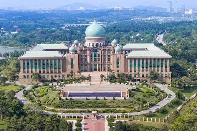 Putrajaya Open Air Tour from Kuala Lumpur with Sight SeeingCruise - FAQs