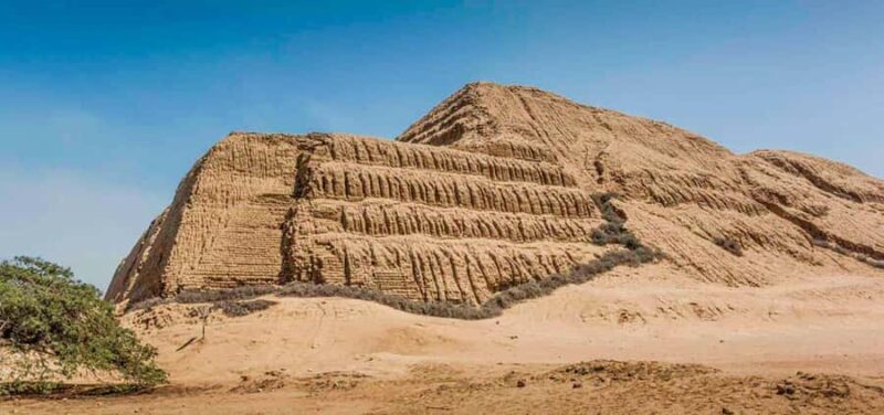 Pyramids of the Sun and the Moon, Huanchaco and Chan Chan - Pyramids of the Sun and the Moon, Huanchaco, and Chan Chan: An Authentic Journey into Peru’s Past