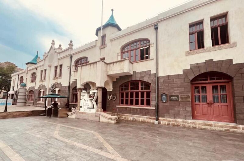 Qingdao: Badaguan Scenic Area Guided Walking Tour - Key Points