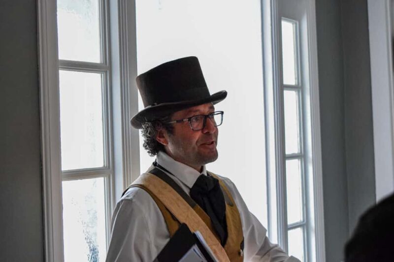 Quebec City : Guided Tour & Gin at the Quebec Garrison Club - Why This Tour Offers Value