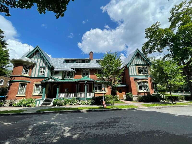 Quebec City: Montcalm & St-Jean Baptiste Walking Tour (2,5h) - Exploring Quebec City’s Montcalm & St-Jean Baptiste Neighborhoods