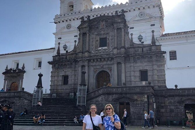 Quito Old Town and Middle of the World Private Tour - Key Points