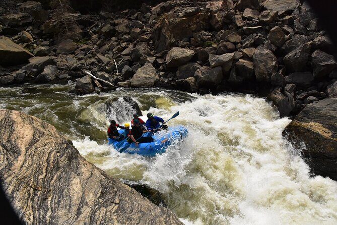 Raft through Gore Canyon- Class V Ultimate Advanced White-Water Rafting - Key Points