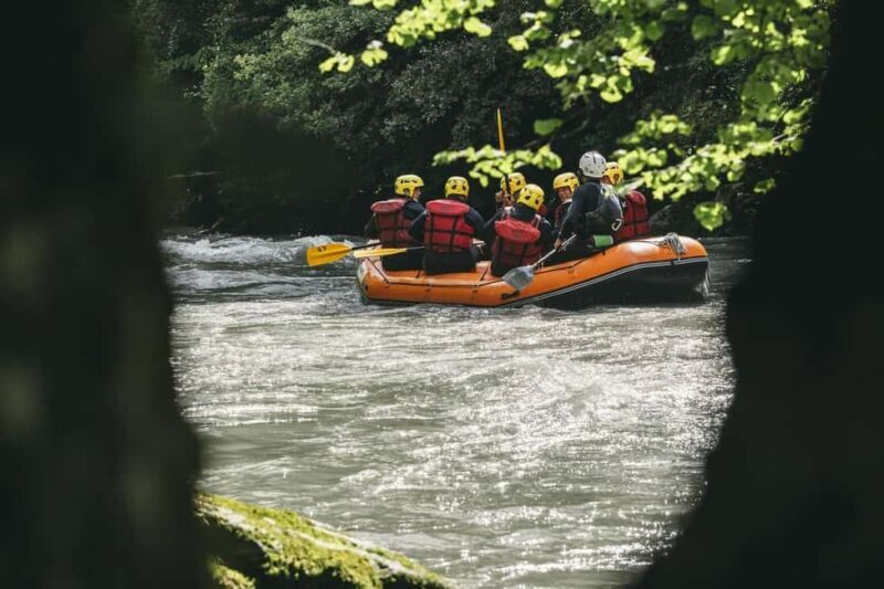 RAFTING: Descent of the Centron gorges - An Overview of the Experience