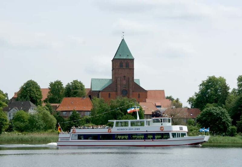 Ratzeburg Lake: 2-hour historical boat tour with entertainment - Ratzeburg Lake: 2-hour historical boat tour with entertainment