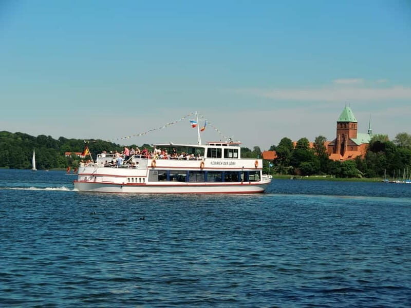 Ratzeburg Lake: 2-hour historical boat tour with entertainment - Who Should Consider This Tour?