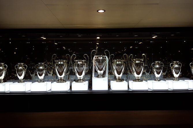 Real Madrid Match at the Santiago Bernabeau - Authenticity and Atmosphere: What Makes It Special