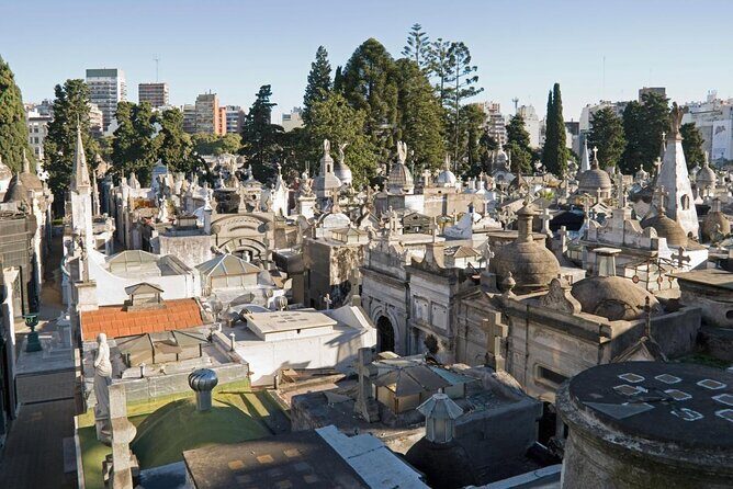Recoleta & cemetery for curious people - The Value in Each Step
