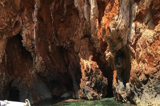 Red rocks & Hells' islands private getaway tour - FAQs