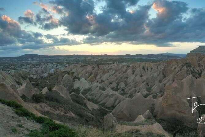 Red & Rose Valley Sunset Hiking Tour with a Trekking Dog "Oscar" - FAQ
