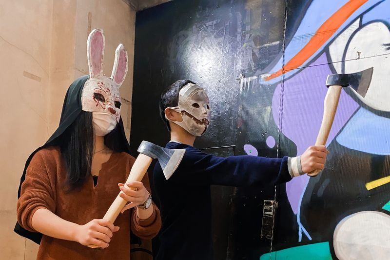 REEAST ROOM - Rage Room Experience (Tokyo, Nishi-Shinjuku) - Gear up before anything gets smashed