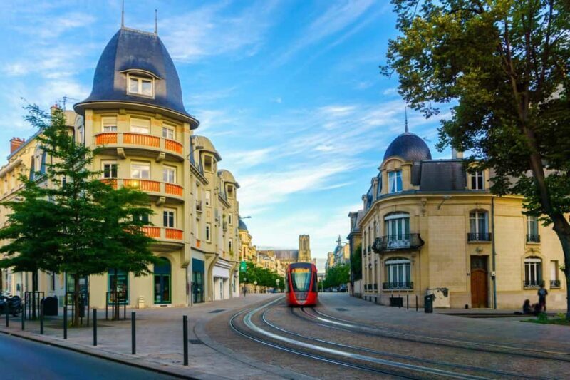 Reims: Express Walk with a Local in 60 minutes - Key Points