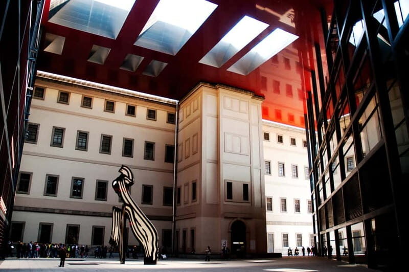 Reina Sofía Museum - Guided tour IN ITALIAN with family discount. - The Sum Up