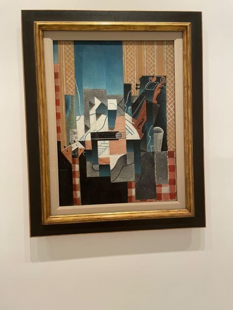Reina Sofía Museum guided tour with ticket and skip the line - FAQ