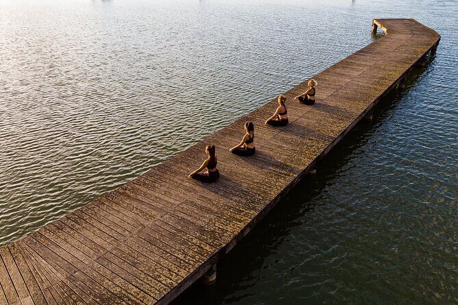 Relax and nature: Yoga lesson on the shore of the lake with picnic - Relax and Nature: Yoga Lesson on the Shore of Lake Chiusi with Picnic