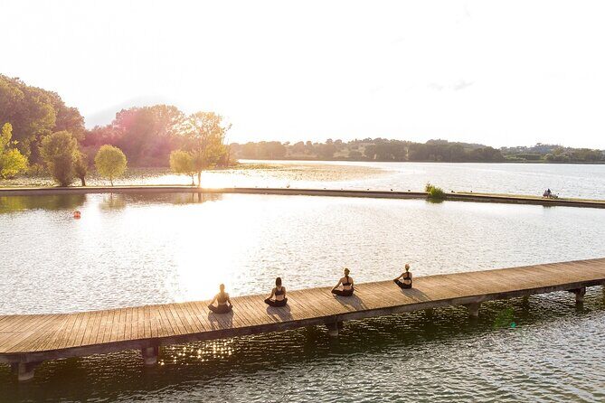 Relax and nature: Yoga lesson on the shore of the lake with picnic - Key Points