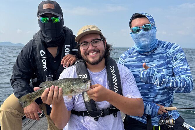 Relaxed 4 hour bass fishing experience at Lake Biwa for 3 people - Introduction: A Unique Fishing Escape on Lake Biwa
