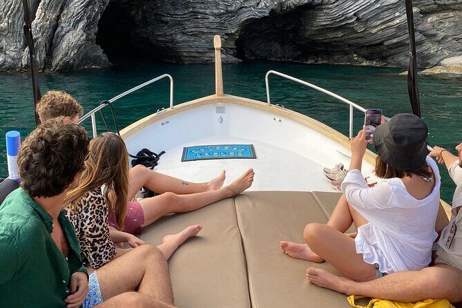 Relaxing Boat Tour with Aperitif in Cinque Terre - Key Points