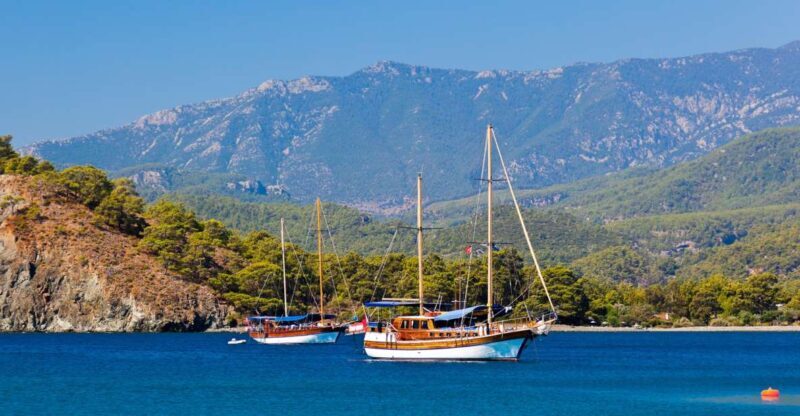 Relaxing Boat Trip with Lunch and Drinks - A Detailed Look at the Experience