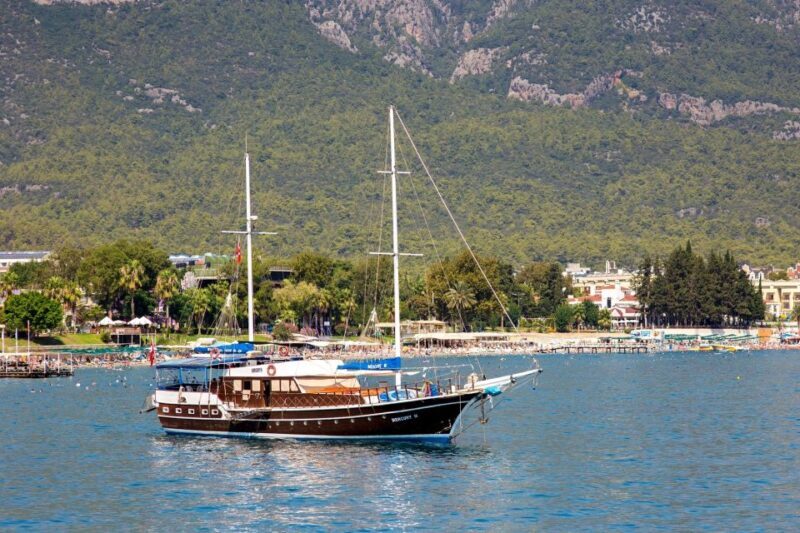 Relaxing Boat Trip with Lunch and Drinks - Who Will Enjoy This Tour?