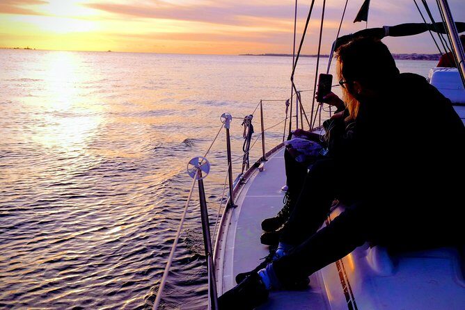 Relaxing Sailboat Cruise along the Tagus - Key Points