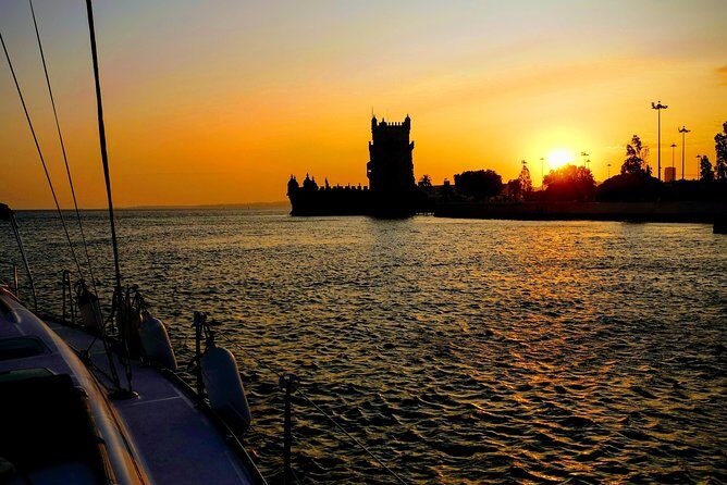 Relaxing Sailboat Cruise along the Tagus - Who Will Love This Tour?