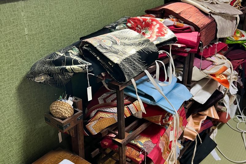 Remake Your Own Kimono Experience in Tokyo - Staff help, photos, and the award