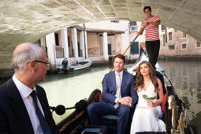 Renew your wedding vows on a romantic gondola - FAQ