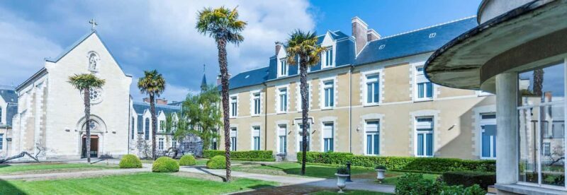 Rennes: Legends and Myths Walking Tour - Detailed Breakdown of the Route