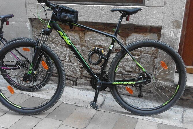 Rent a Bike in Zadar - Helmet, Lock and city map included - Key Points