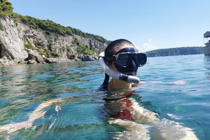 Rent a luxury speed boat for great fun on this Elaphiti Islands tour - Comfort and Convenience: What’s Included