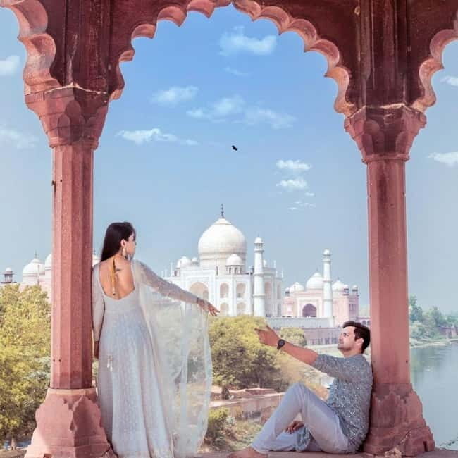 Rent a sari or kurta pajama for Taj Mahal visit & picture - Exploring the Taj Mahal in Traditional Style