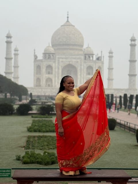 Rent a sari or kurta pajama for Taj Mahal visit & picture - Detailed Itinerary & Experience Breakdown