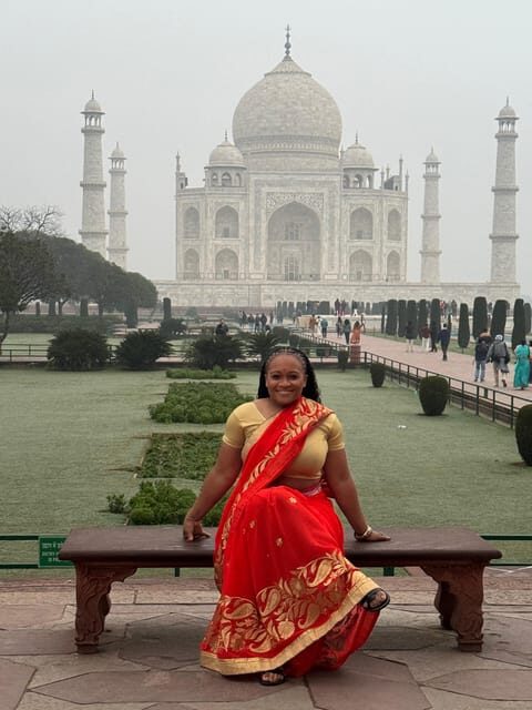 Rent a sari or kurta pajama for Taj Mahal visit & picture - Practical Tips for Travelers