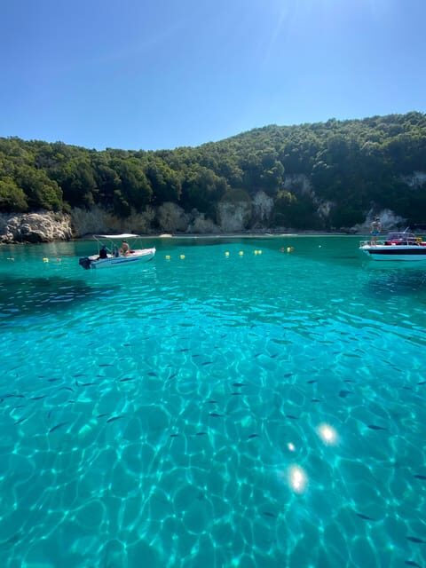 Rent a small boat 30 hp without license! - Key Points
