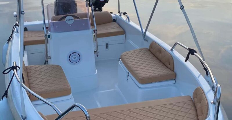 Rent a small boat 30 hp without license! - The Sum Up