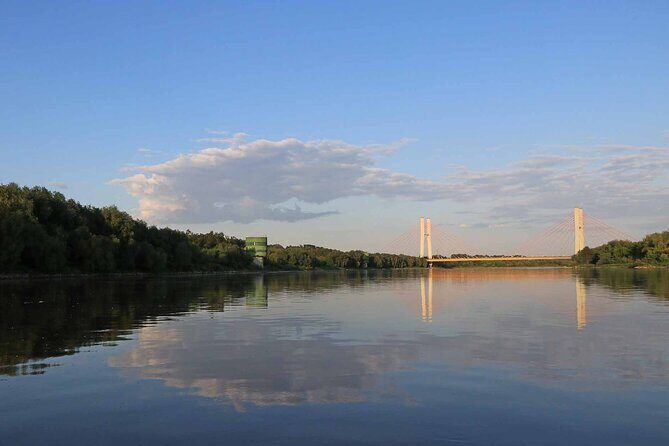 Rental of Motorboat for 5 on Vistula in Warsaw no Licenses Needed - Key Points