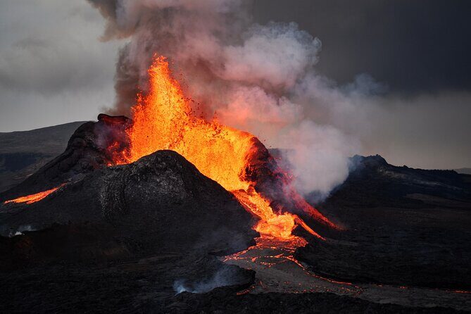 Reykjanes Peninsula: Volcanos & Blue Lagoon Self-Guided Tour - Brimketill Lava Rock Pool and Local Legend