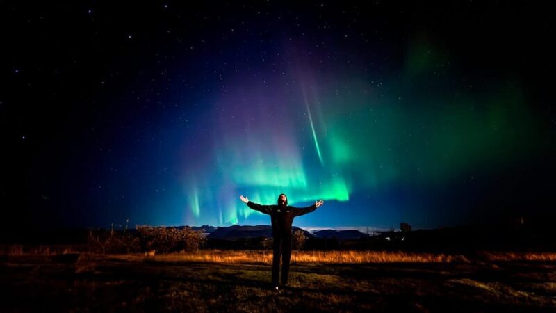 Reykjavík: 4x4 Minibus Northern Lights with Photo and Cocoa - The Experience in Detail