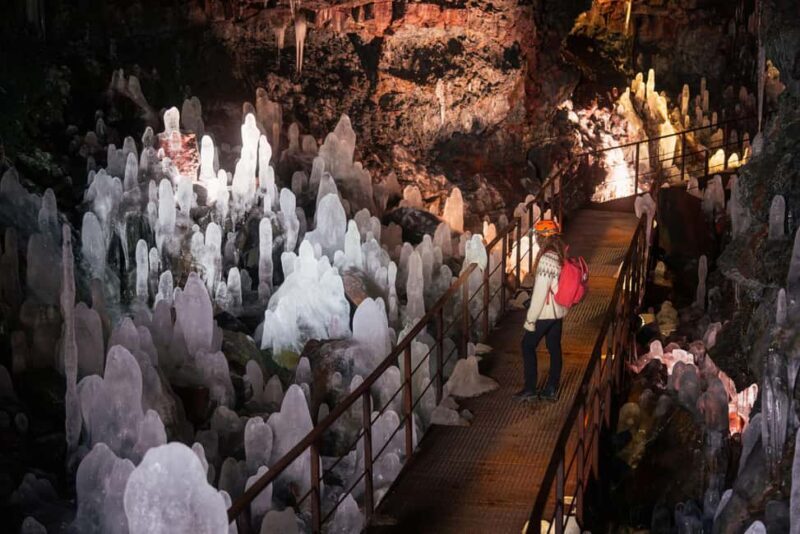 Reykjavik: Evening Lava Tunnel and Northern Lights Hunt - Key Points