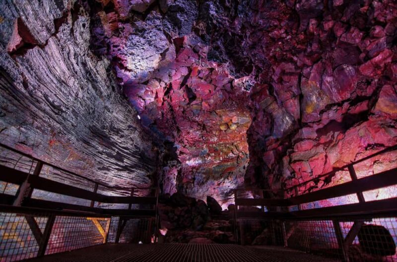 Reykjavik: Evening Lava Tunnel and Northern Lights Hunt - What Travelers Say