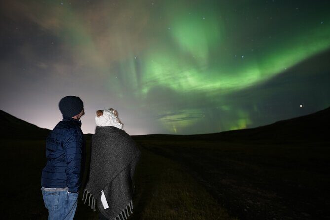 Reykjavik: Northern Lights Tour - Pro Aurora Photos - Small Group - The Experience in Detail