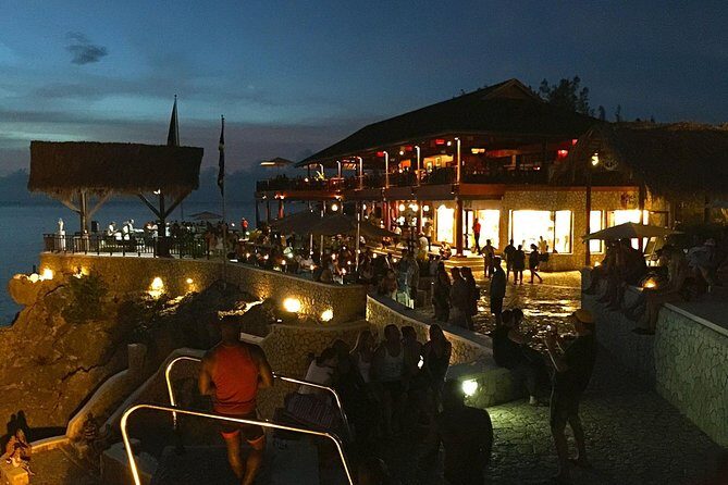 Rick's Café and Seven Mile Beach Private Tour - Key Points