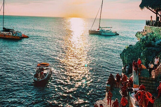 Rick's Cafe Cliff Diving and Sunset - Key Points