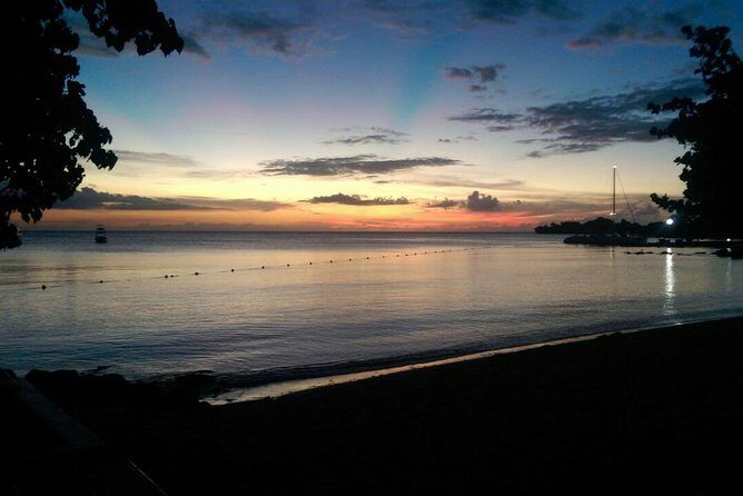 Ricks Cafe + Shopping - A Detailed Look at Ricks Cafe + Shopping Tour