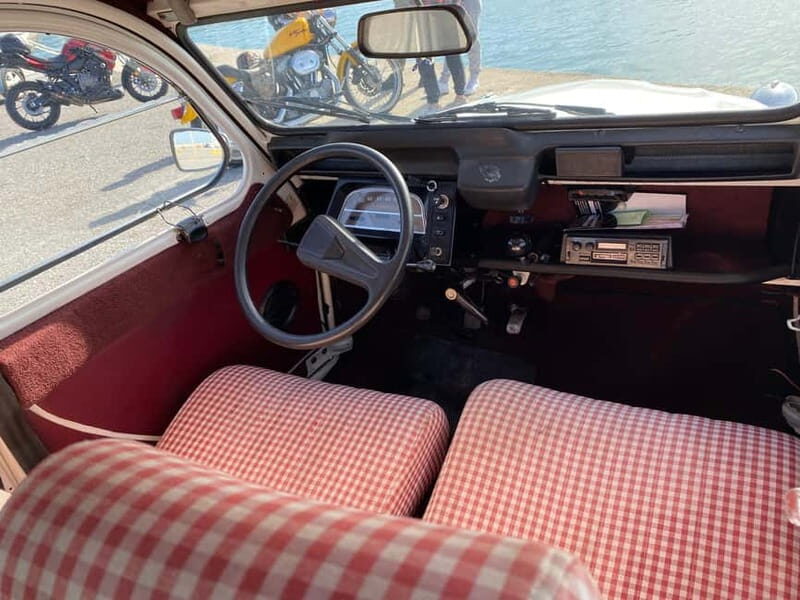 Ride with a Citroen 2CV Dolly 1989 Red-White for 12 hours - FAQs